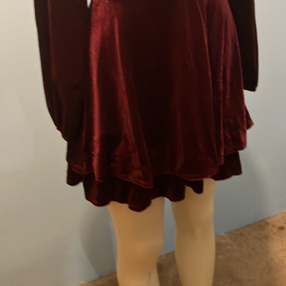 Emerald Sundae Juniors' Women's Red Velvet Sequin - Picture 3 of 5